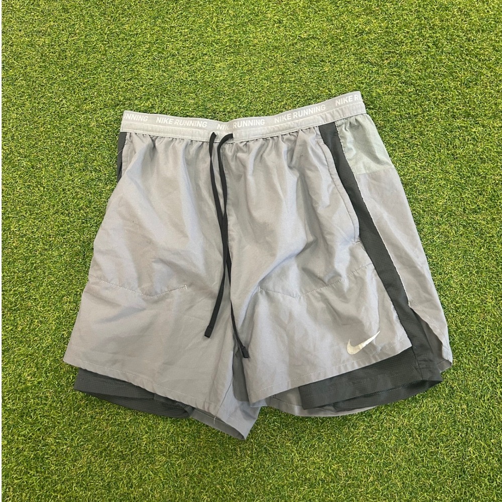 Nike Running Dri-FIT 2-in-1 Shorts Mens Medium Gray Black Athletic Training
